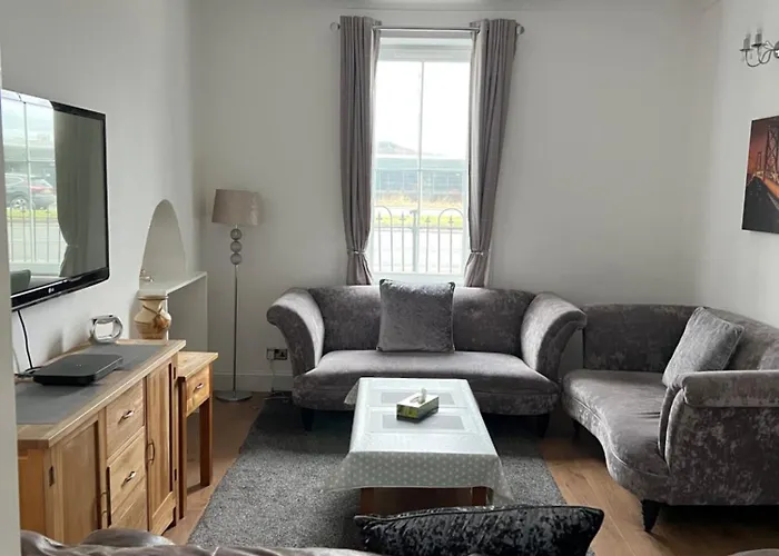 4 Bed Bungalow Near Airport