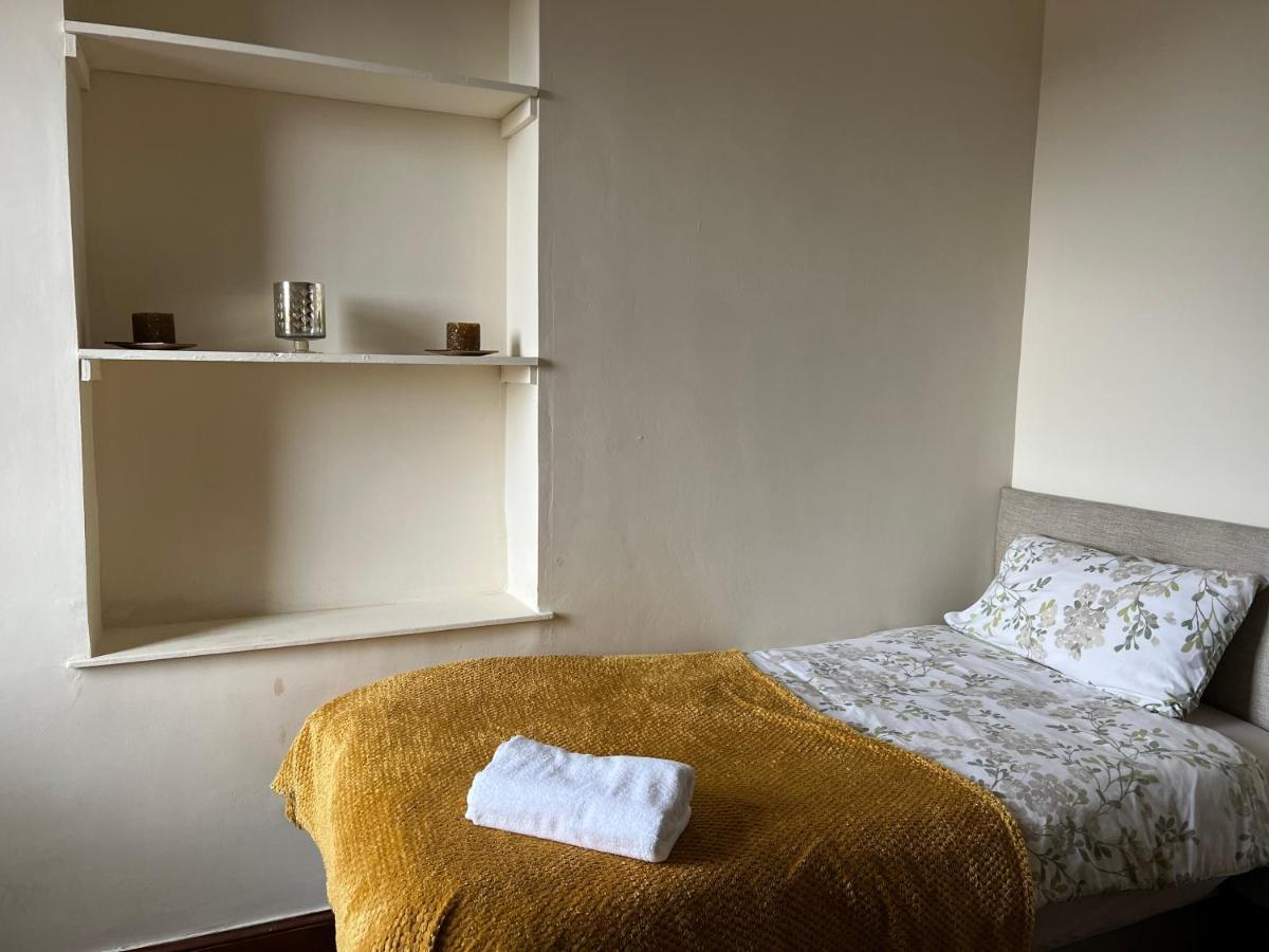 4 Bed Near Airport Hébergement de vacances *