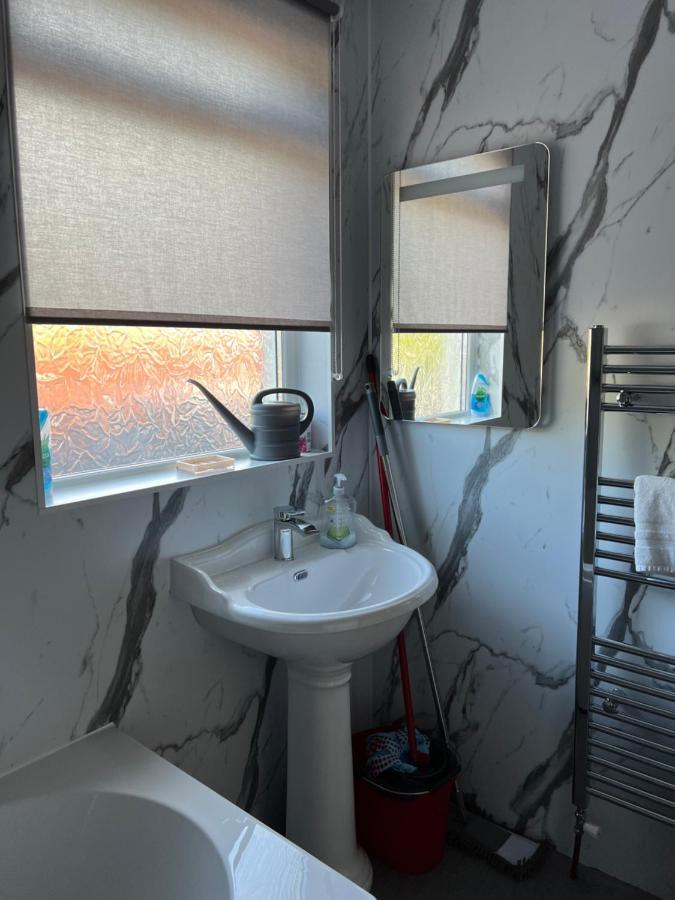 4 Bed Near Airport * Édimbourg