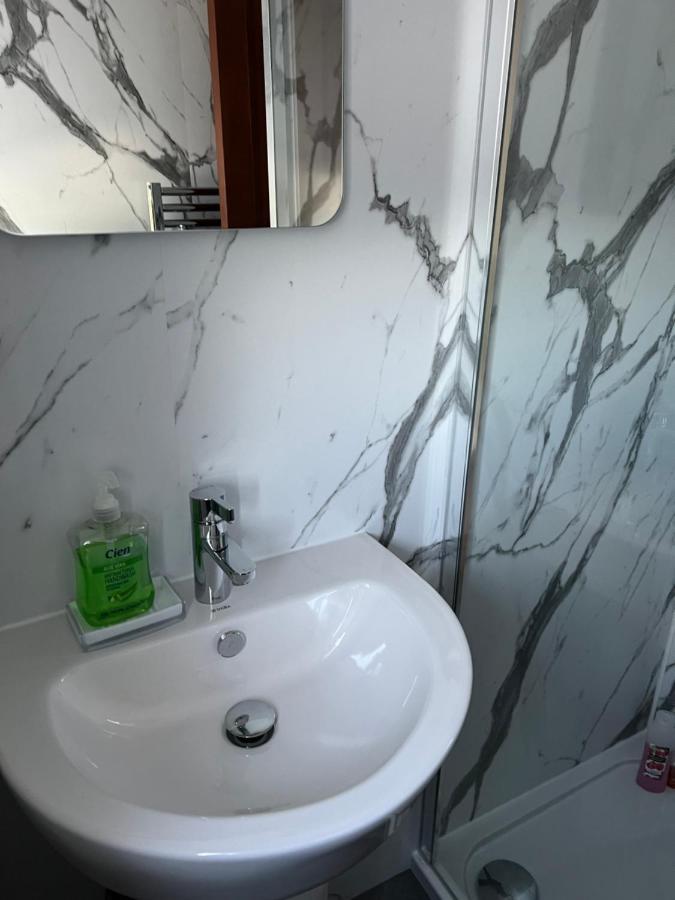 Hébergement de vacances 4 Bed Near Airport